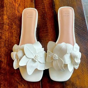 NWOT A New Day flower sandals size 9